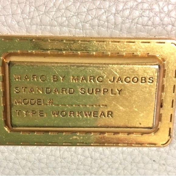 Marc by Marc Jacob’s Cream Leather Crossbody Bag - Picture 8 of 9